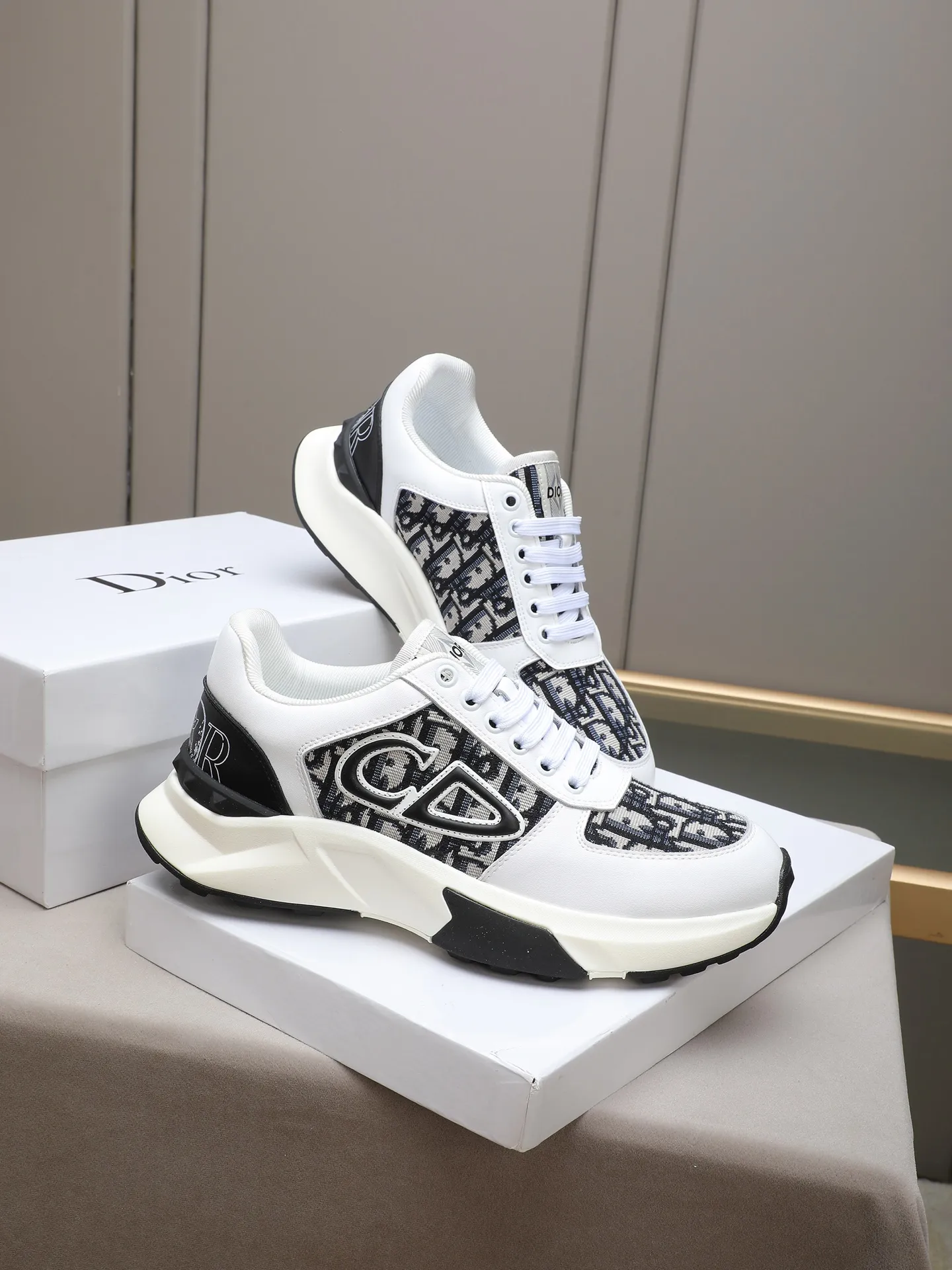 🆕🆕🆕Men's Shoes💰P440 Dior's avant-garde and versatile fashionable men's shoes are privately modeled, calfskin stitched with Dior's special waterproof fabric, fashionable, simple, stylish, eye-catching and classy. It will subvert old ideas and be a must-have for fashionistas who want to spend time with you! Must keep it for yourself! High and comfortable but low, high-end quality workmanship. Code number: 38-44 (45 customized) 4 colors for your choice [kiss][kiss][kiss]